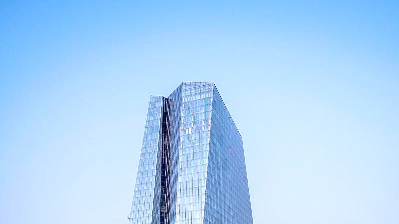 Die Europäische Zentralbank (EZB) entscheidet über die Zukunft von Anleihenkäufen. Foto: Andreas Arnold/dpa