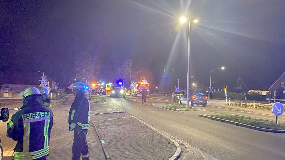 Zahlreiche Einsatzkräfte waren vor Ort. Foto: Holger Janssen