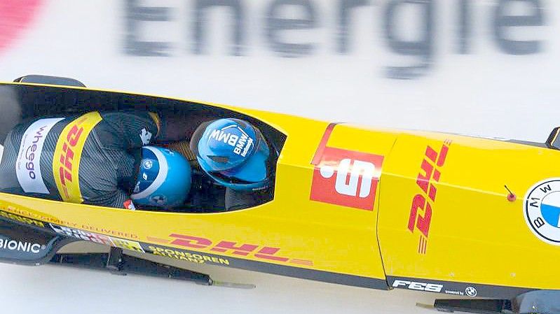 Francesco Friedrich und Thorsten Margis siegten im Zweierbob auch in Altenberg. Foto: Robert Michael/dpa-Zentralbild/dpa