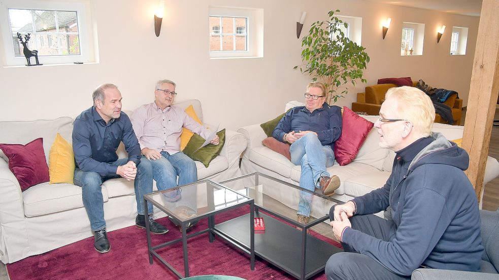 Kai Walther (von links) , Rainer Obieglo, Peter Harms und Ludwig Meyer freuen sich auf das Werder-Spiel. Foto: Gerd-Arnold Ubben