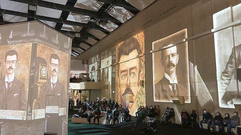 „Lichtmuseum“ oder reiner Kommerz: Die „Viva Frida Kahlo“-Show in Zürich. Foto: Christiane Oelrich/dpa