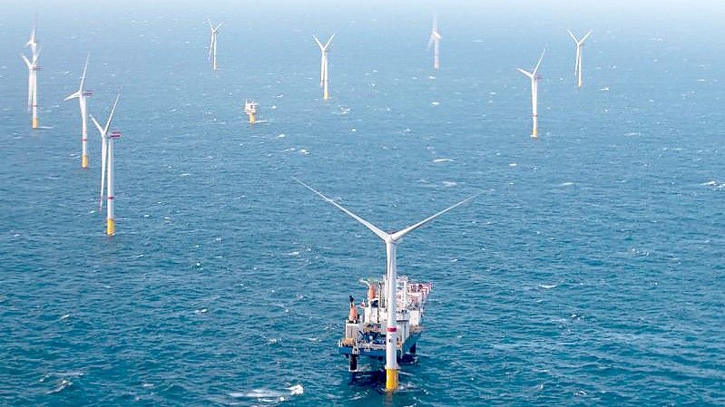 Windräder in der Nordsee vor Belgien. Foto: Kurt Desplenter/BELGA/dpa