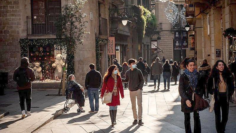 Katalonien mit der Touristenmetropole Barcelona hat angesichts schnell steigender Corona-Zahlen wieder strenge Beschränkungen des öffentlichen Lebens angekündigt. Foto: Jordi Boixareu/ZUMA Press Wire/dpa
