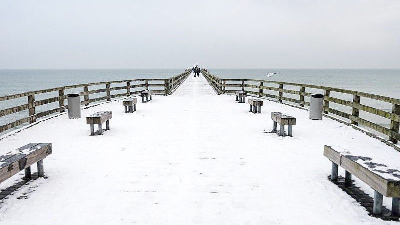 Schnee an Weihnachten? Für die Menschen in Vorpommern könnte womöglich der Traum in Erfüllung gehen. Foto: Stefan Sauer/dpa