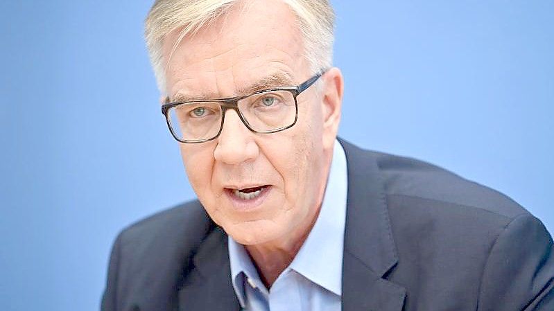Dietmar Bartsch äußert sich in der Bundespressekonferenz zum Ausgang der Bundestagswahl. (Archivbild). Foto: Bernd Von Jutrczenka/dpa