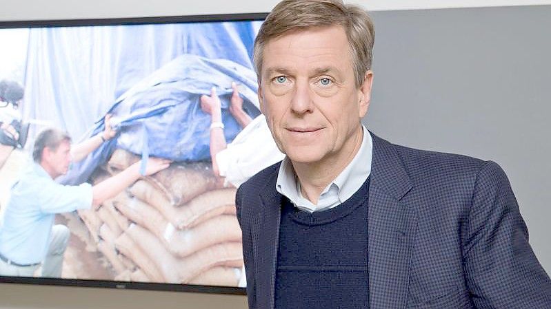 Claus Kleber verabschiedet sich vom „heute-journal“. Foto: Jörg Carstensen/dpa