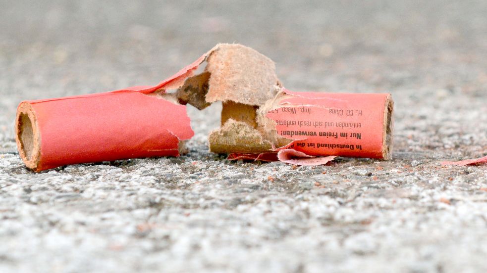 An mehreren öffentlichen Orten ist das Abbrennen von Böllern an Silvester und Neujahr verboten. Archivfoto: DPA