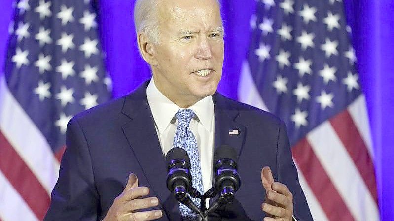 Hatte erst kürzlich gesagt, dass er sich zu dem Thema Einreisebeschränkungen beraten wolle: Joe Biden. Foto: Patrick Semansky/AP/dpa