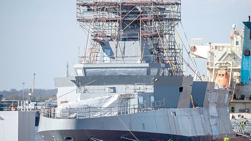 Ein Marineschiff vom Typ Meko 200 für Ägypten: Kairo ist mit großem Abstand die Nummer eins unter den Empfängern der Rüstungsexporte. Foto: Sina Schuldt/dpa