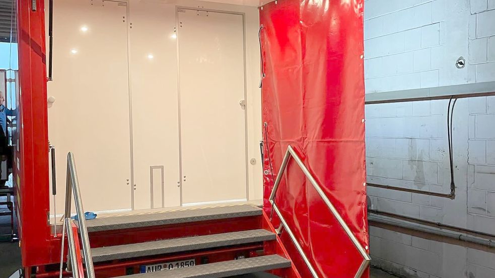 Über den hinteren Teil gelangen die Einsatzkräfte zu den beiden Duschen im Mittelteil. Foto: Feuerwehr Ochtelbur