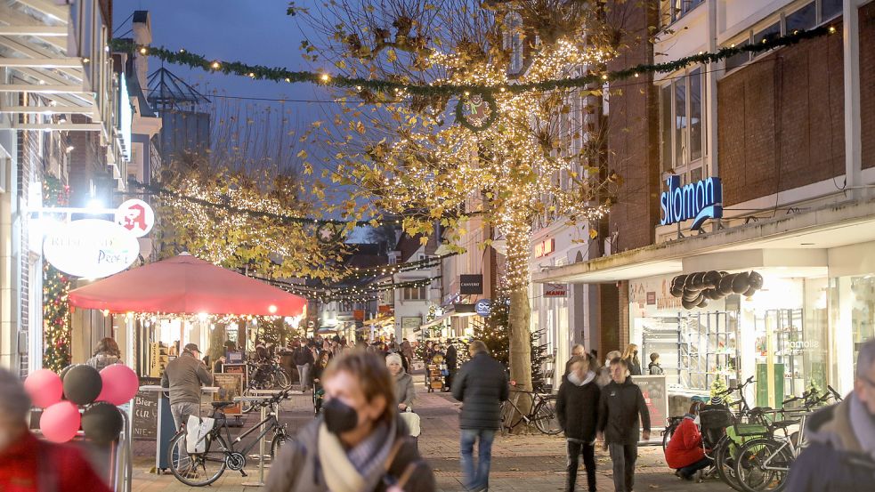 Die Auricher Innenstadt war am ersten Adventswochenende nicht so gut besucht wie in den Vorjahren. Foto:Romuald Banik