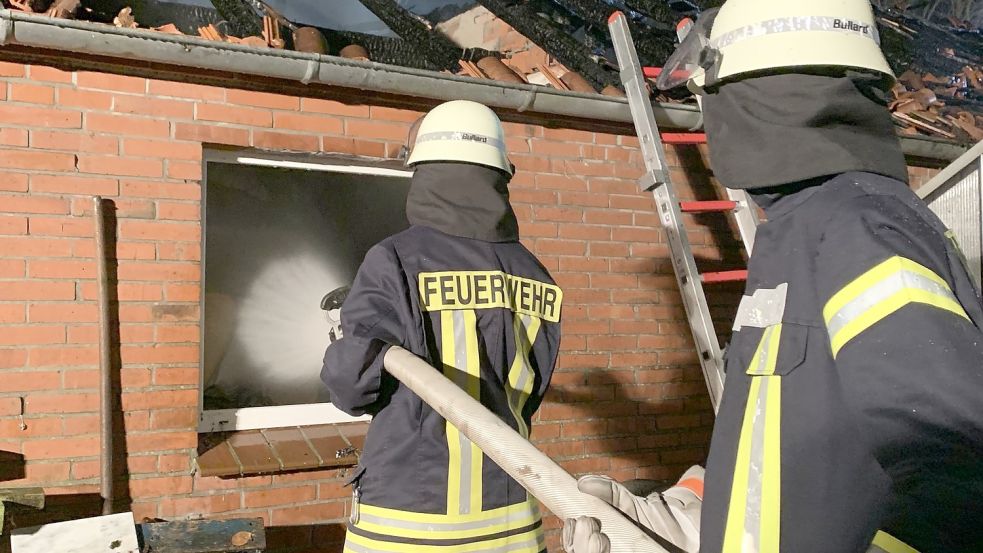 Rund 80 Feuerwehrkräfte waren im Einsatz, um den Brand zu löschen. Foto: Feuerwehr