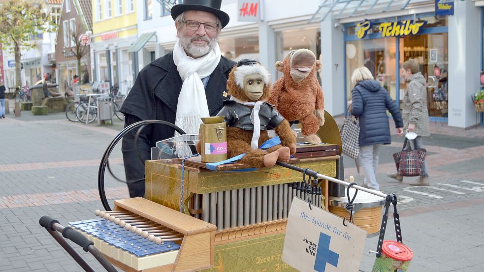 Im November trat Schnieders das erste Mal in diesem Jahr in der Auricher Innenstadt auf. Foto: Neelke Harms