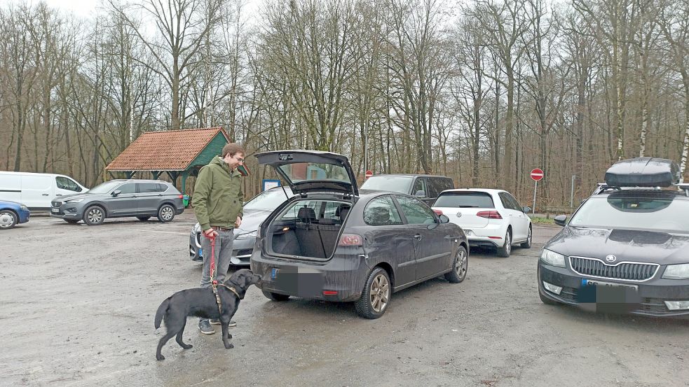 Der Parkplatz am Ihlower Forst wird vor allem von Spaziergängern, aber auch von Pendlern genutzt. Foto: Imke Cirksena