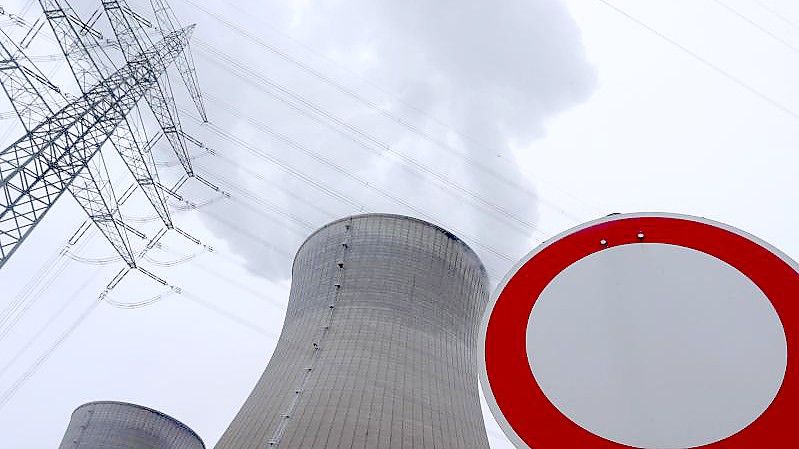 Die Kühltürme des am Silvestertag 2021 abgeschalteten Atomkraftwerkes Gundremmingen in Bayern. Foto: Karl-Josef Hildenbrand/dpa
