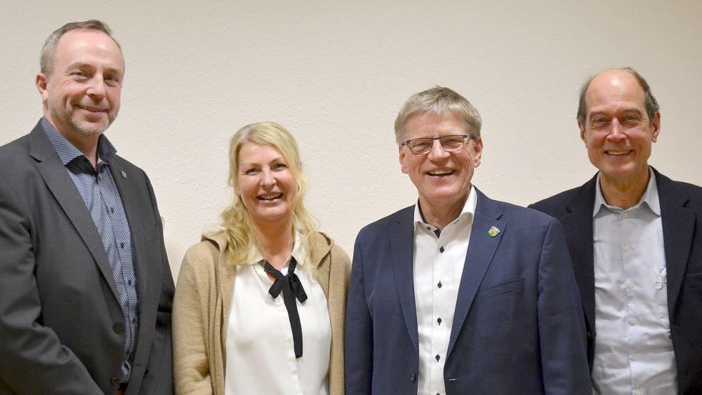 Detlef Meyer (von links), Sylvia Tautz, Horst Feddermann und Dr. Albrecht Krottmeyer bilden den Vorstand des Hospizvereins. Foto: Franziska Otto