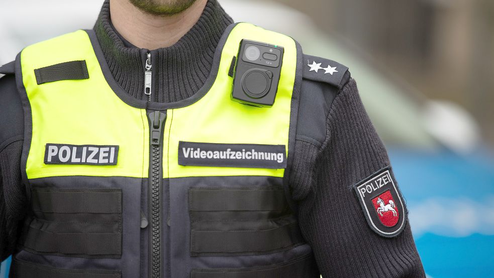 Eine kleine Kamera am Köper eines Polizisten zeichnete die Auseinandersetzungen zwischen dem Leezdorfer Angeklagten und den Beamten auf. Foto: DPA