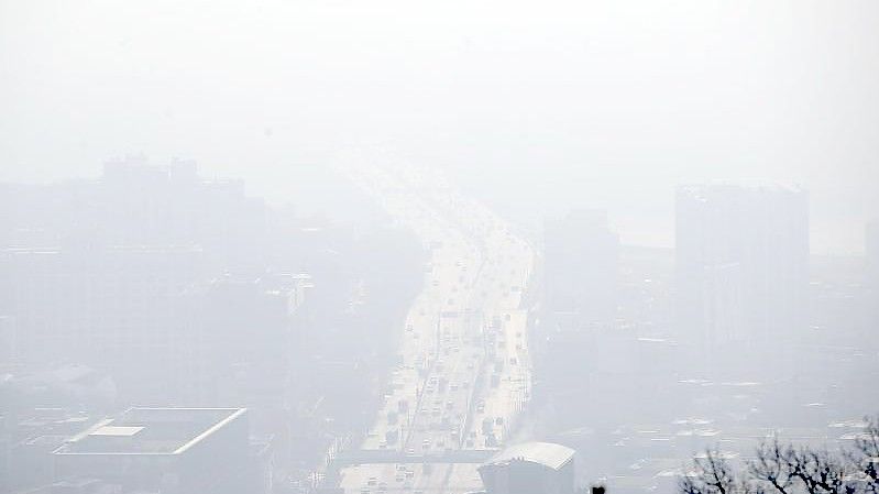 Das Zentrum von Seoul in einem grauen Dunst, der durch Feinstaub verursacht wird. Foto: YNA/dpa