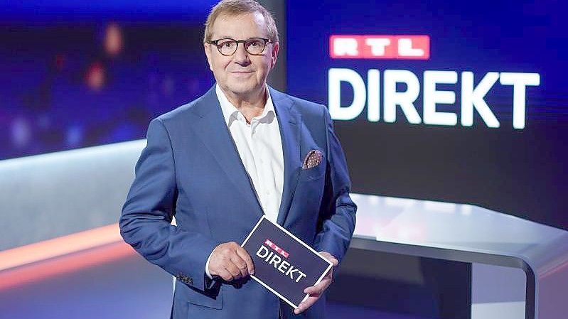 Seit August 2021 moderiert Jan Hofer die Nachrichtensendung „RTL Direkt“. Foto: Jörg Carstensen/dpa/Archiv