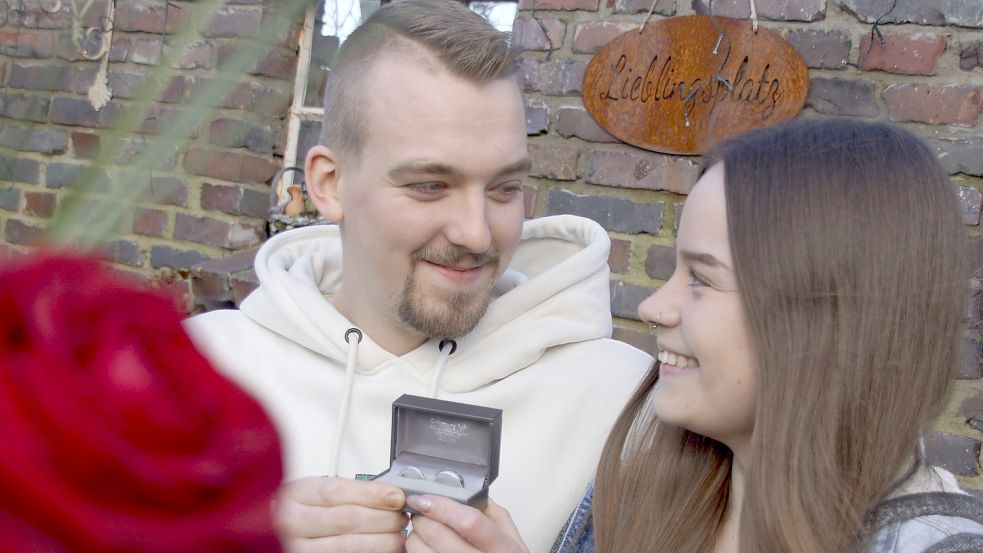 Nico Klatt und Angelina Schmidt wollen sich an einem besonderen Tag das Ja-Wort geben. Foto: Holger Janssen