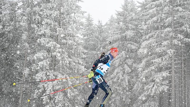 Johannes Kühn geht beim Weltcup in Oberhof als Vierter in die Verfolgung. Foto: Hendrik Schmidt/dpa-Zentralbild/dpa