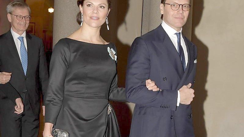 Victoria von Schweden und ihr Mann Prinz Daniel bei einem Auftritt im Dezember. Foto: Anders Wiklund/TT NEWS AGENCY/AP/dpa