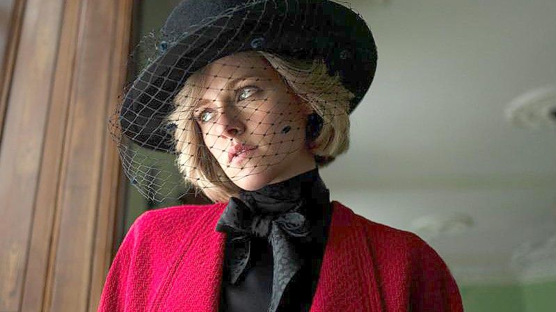 Kristen Stewart als Diana in einer Szene des Films „Spencer“. Foto: Pablo Larrain/DCM/dpa