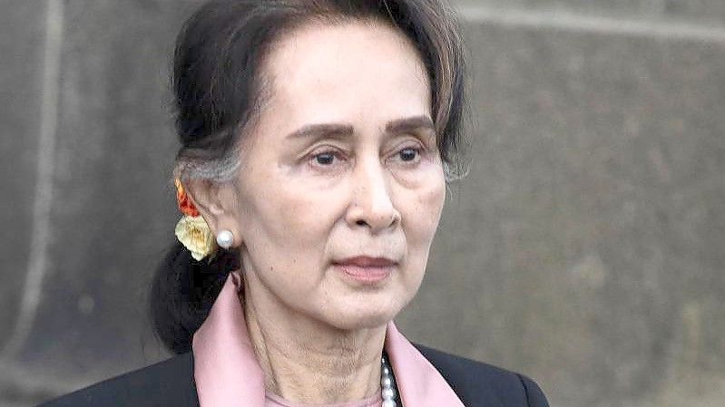 War bereits Anfang Dezember in zwei anderen Anklagepunkten schuldig gesprochen worden: Aung San Suu Kyi. Foto: Peter Dejong/AP/dpa
