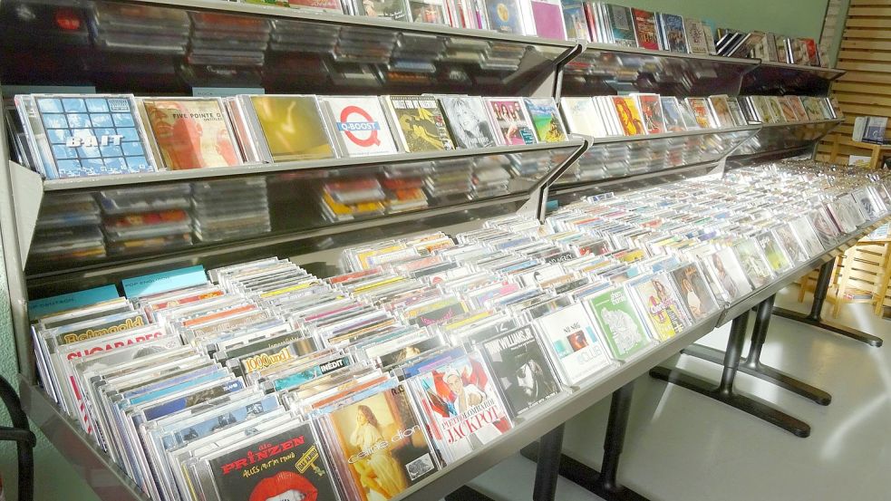 CDs werden schon seit Jahren vom digitalen Streaming verdrängt – doch 2021 nahm die Anzahl der CD-Verkäufe erstmalig seit 2004 wieder zu. Foto: imago images/Geisser