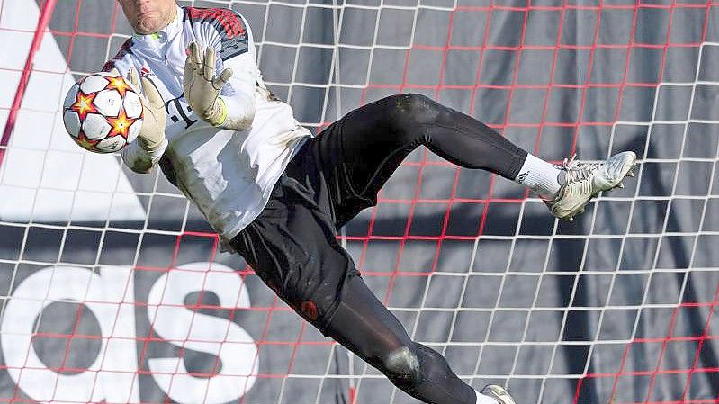 Ist nach überstandener Corona-Infekttion wieder im Bayern-Training: Manuel Neuer. Foto: Sven Hoppe/dpa