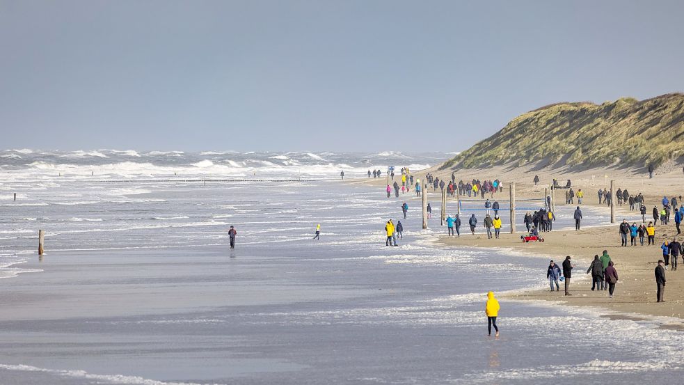 Selbst im Winter zieht es Touristen nach Norderney. Foto: imago images/Priller&Maug