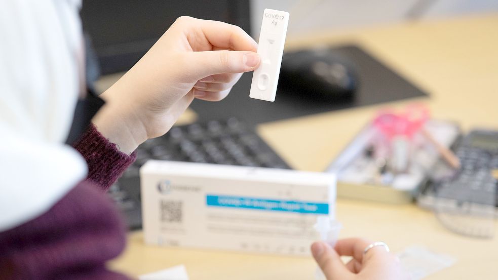 Wurden an die Schüler in Niedersachsen mangelhafte Corona-Schnelltests ausgegeben? Die Grünen im Landtag fordern Aufklärung. Foto: Friso Gentsch/dpa