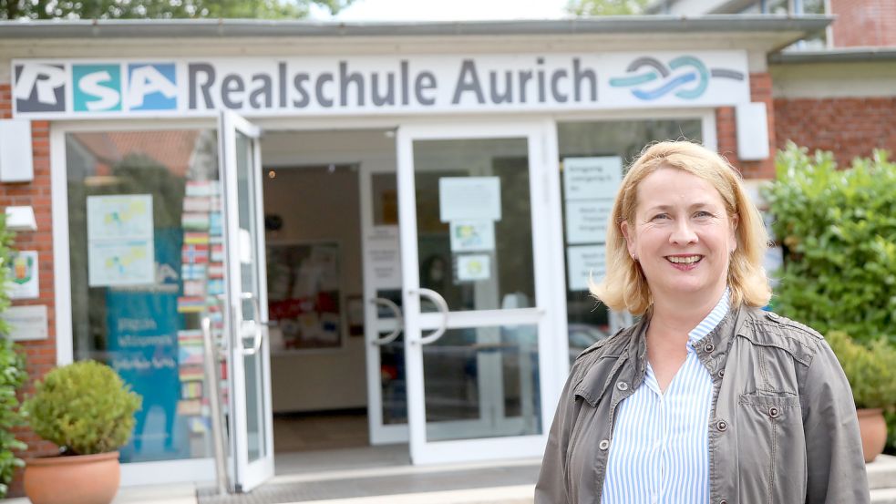 Leiterin Kathrin Peters von der Realschule Aurich plädiert dafür, anlassbezogen zu agieren und Präsenzunterricht solange wie möglich aufrechtzuerhalten. Foto: Romuald Banik