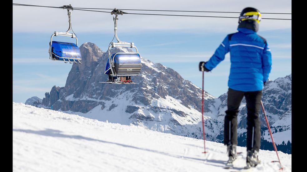 Die Skigebiete in Südtirol sind offen. Dennoch gelten hier weiterhin strenge Auflagen, auch abseits vom Coronavirus. Foto: dpa/Daniel Karmann