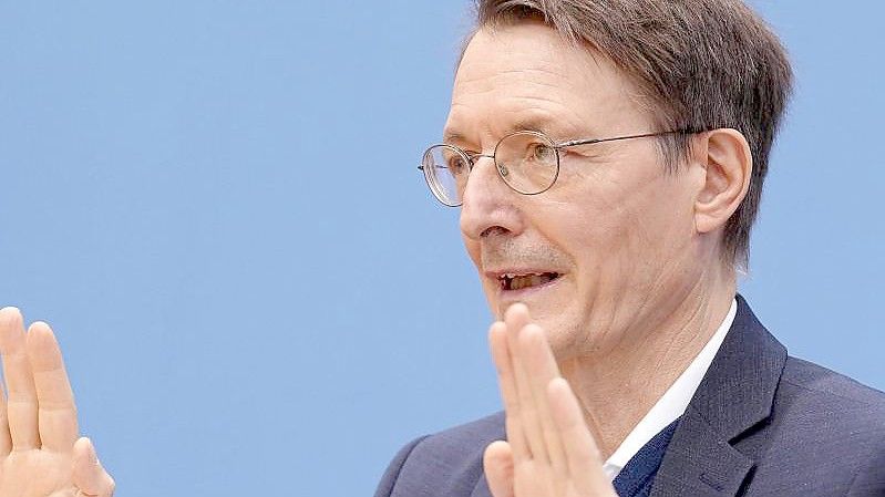 Karl Lauterbach (SPD), Bundesminister für Gesundheit, äußert sich in der Bundespressekonferenz zur aktuellen Corona-Lage. Foto: Kay Nietfeld/dpa