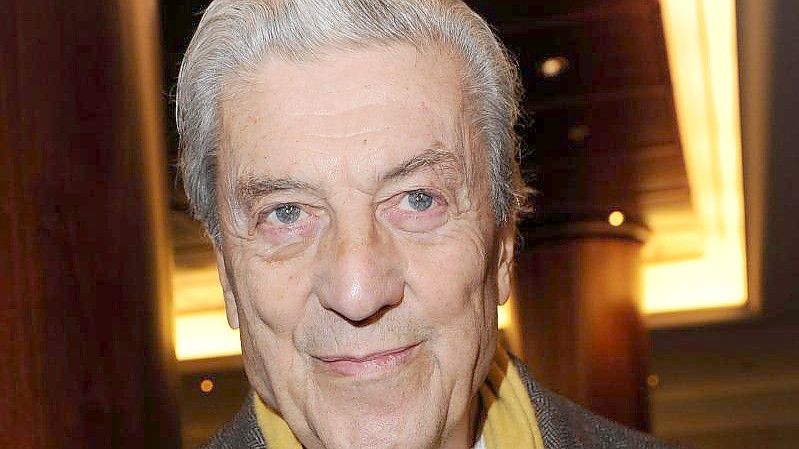 Nino Cerutti ist tot. Der italienische Designer starb mit 91 Jahren. Foto: Jens Kalaene/dpa