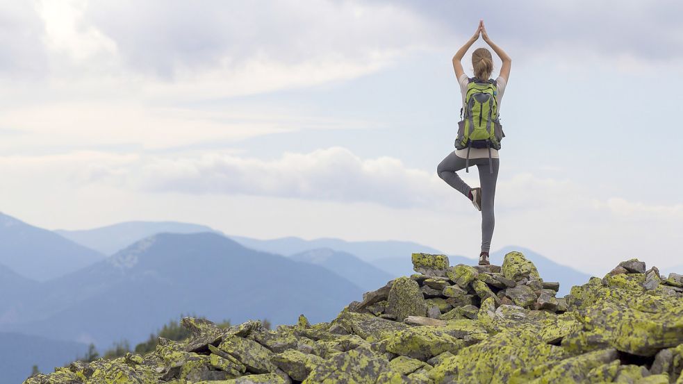 Für den Bildungsurlaub gibt es zahlreiche zertifizierte Angebote. Zum Beispiel Yoga-Kurse. Foto: imago images/Bilanol