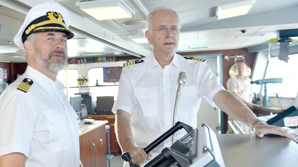 Harald Schmidt spielt auf dem ZDF-„Traumschiff“ die Rolle des Oskar Schifferle. Die aktuellen Dreharbeiten finden ohne ihn statt. Warum? Foto: Dirk Bartling/dpa