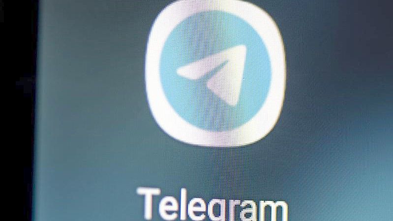 Logo der Messenger-App Telegram auf dem Bildschirm eines Smartphones. Foto: Fabian Sommer/dpa