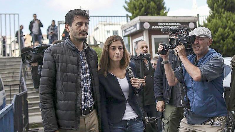 Mesale Tolu und ihr Ehemann Suat Corlu sind nach jahrelangem Prozess in der Türkei freigesprochen worden (Archivbild). Foto: Emrah Gurel/AP/dpa