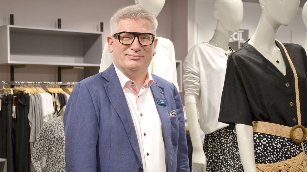 Johann Kock war mehr als 20 Jahre lang für das Modehaus Silomon tätig und verstarb überraschend am vergangenen Freitag. Dieses Foto entstand im August 2020. Foto: Franziska Otto