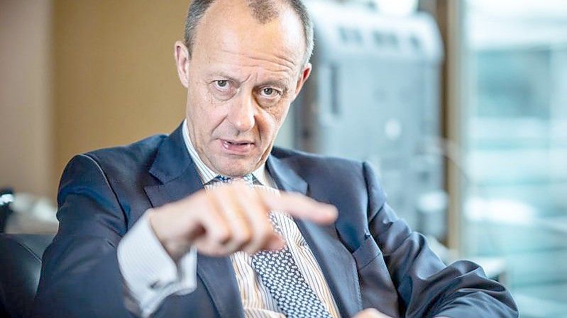 „Die Anzeichen dafür, dass wir auch in diesem Jahr eine beachtliche Geldentwertung haben werden, nehmen täglich zu“: Friedrich Merz. Foto: Michael Kappeler/dpa