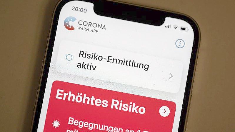 Die Omikron-Welle stellt das Konzept der Corona-Warn-App auf den Prüfstand. Foto: Bernd Weißbrod/dpa