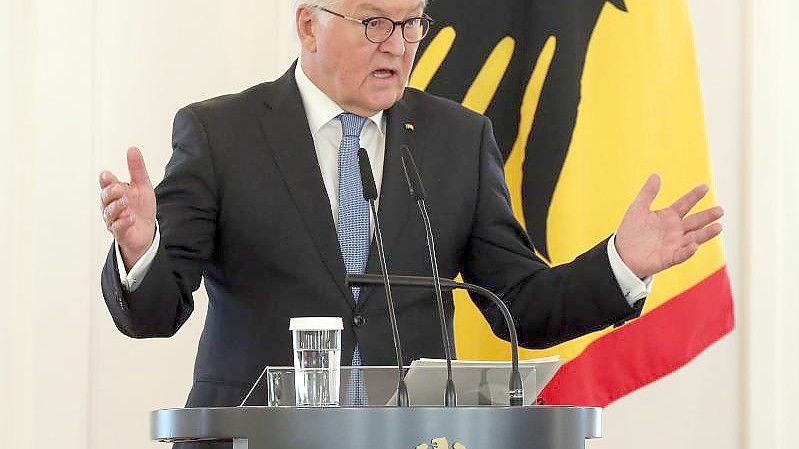 Bundespräsident Frank-Walter Steinmeier beim Bürgerdialog im Schloss Bellevue. Foto: Wolfgang Kumm/dpa