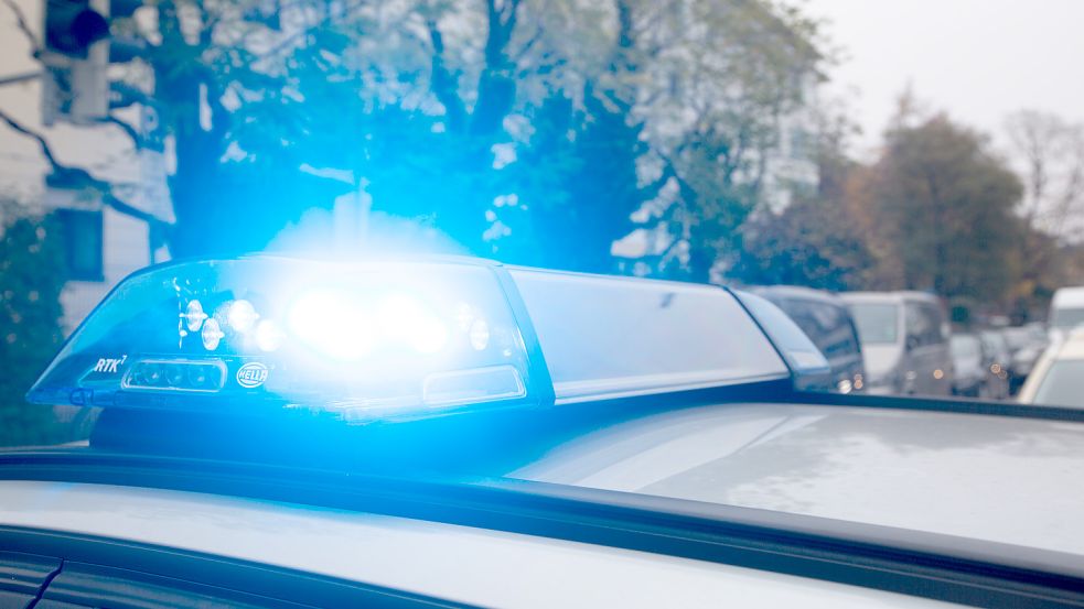 Polizeieinsatz (Symbolbild), Polizeiwagen im Einsatz mit Blaulicht. München Bayern Deutschland *** Police deployment sym Foto: Alexander Pohl via www.imago-images.de