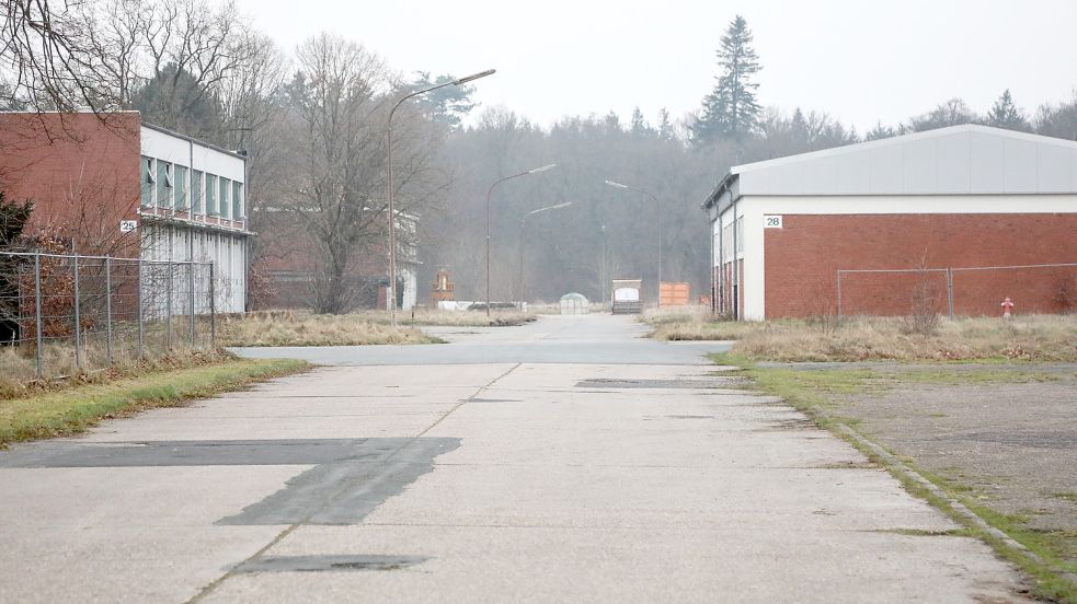 Im hinteren Bereich der Kaserne sind schon Baucontainer aufgestellt. Foto: Romuald Banik