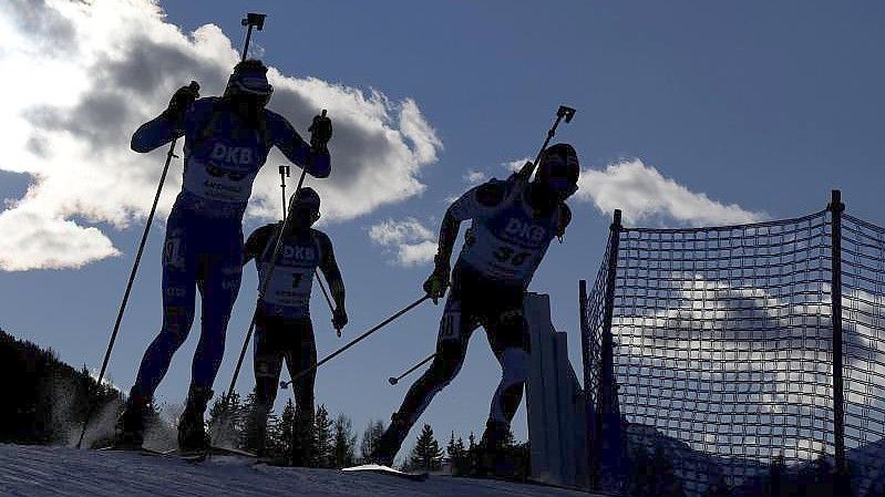 Ein Sieg der deutschen Biathleten beim prestigeträchtige Weltcup in Antholz wäre eine Überraschung. Foto: Matthias Schrader/AP/dpa