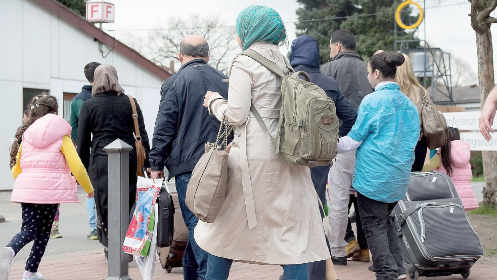 Weitere syrische Flüchtlinge, wie hier 2016 im Grenzdurchgangslager Friedland, werden auch im Landkreis Wittmund erwartet. Foto: DPA