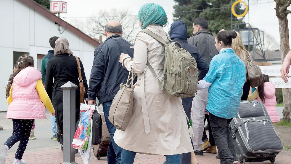 Weitere syrische Flüchtlinge, wie hier 2016 im Grenzdurchgangslager Friedland, werden auch im Landkreis Wittmund erwartet. Foto: DPA