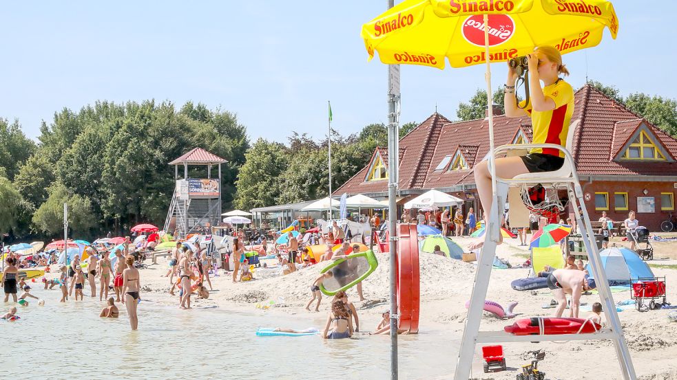 Neben der Strandbar der Wakeboard-Anlage gibt es noch das Café und den Kiosk direkt am Strand. Archivfoto: Romuald Banik